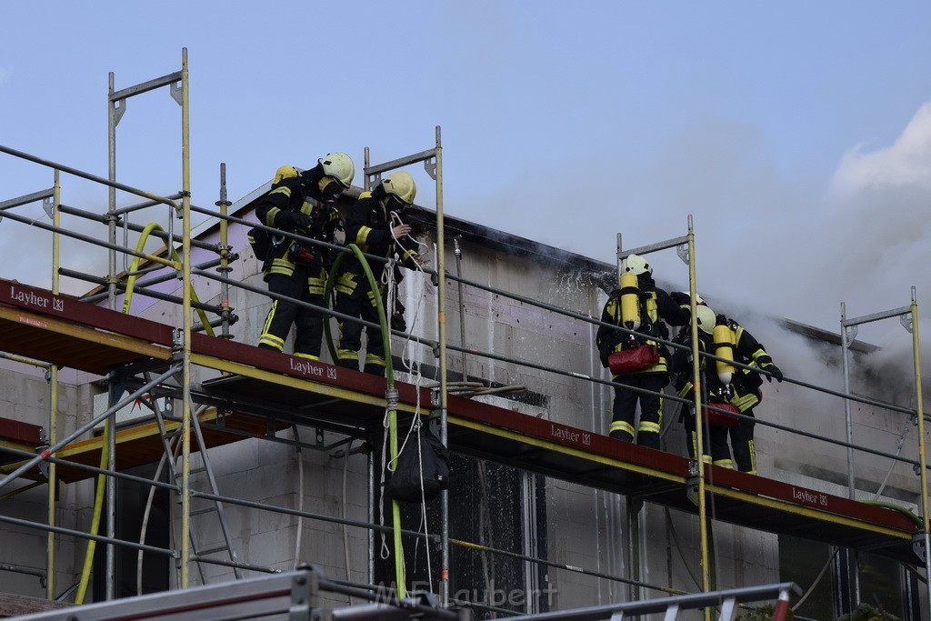 Dachstuhlbrand Koeln Poll Geislarerstr P366.JPG - Miklos Laubert